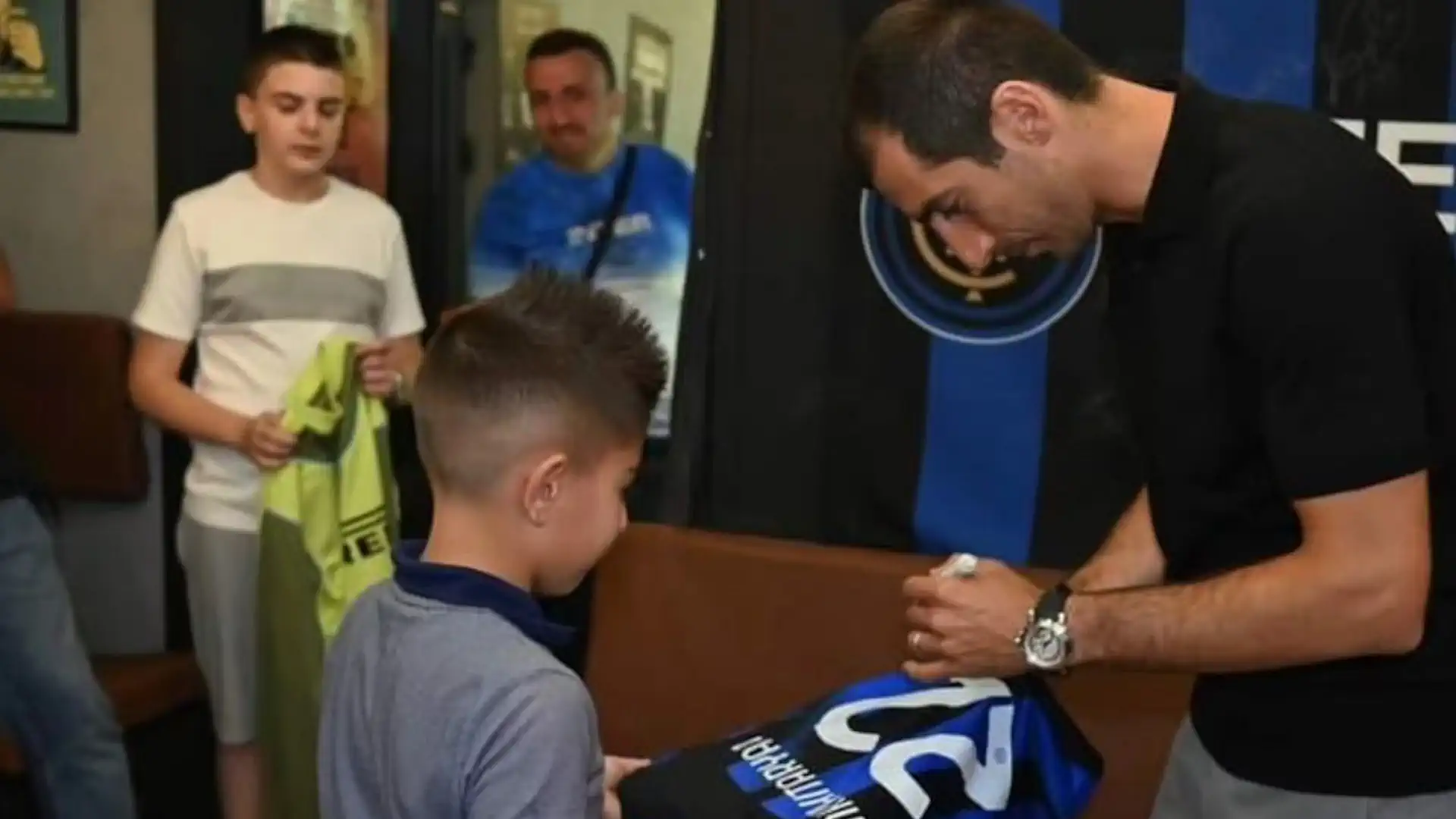 Henrikh Mkhitaryan visited Inter fan club in Yerevan