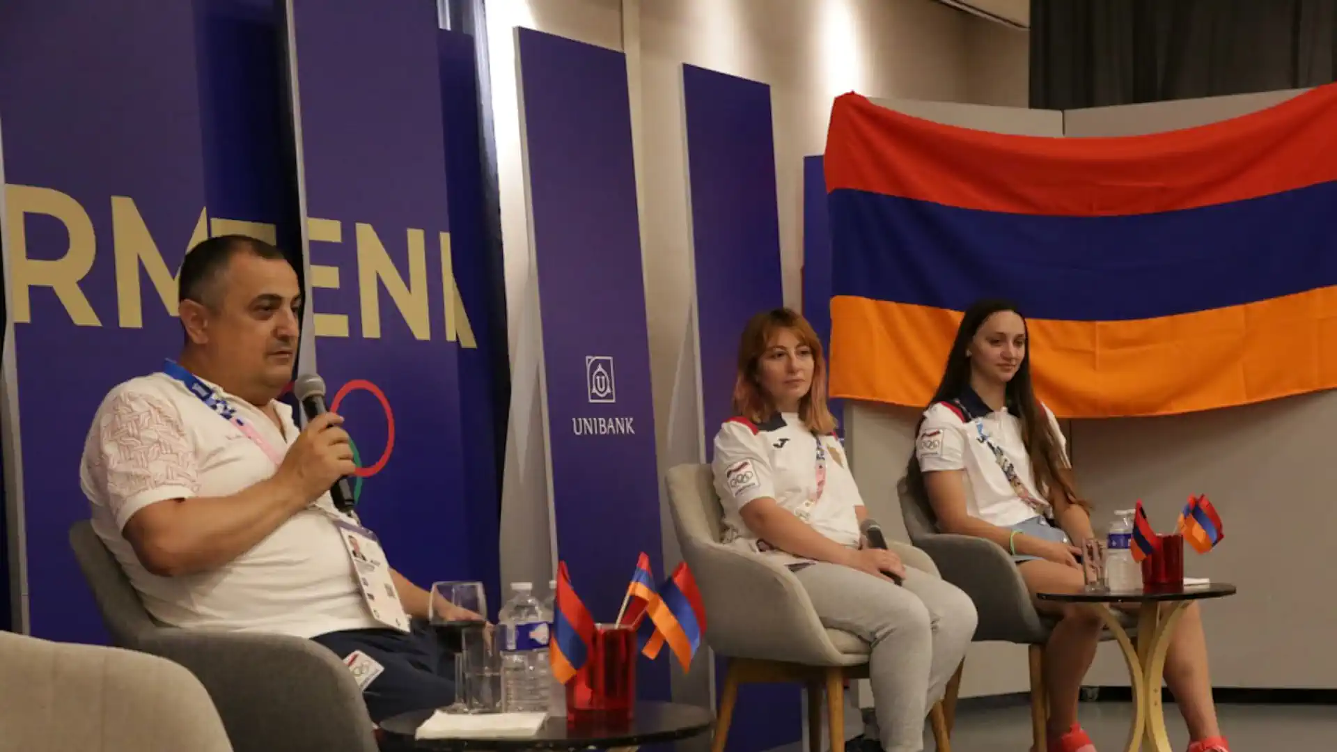 Elmira Karapetyan and Varsenik Manucharyan met with fans at the House of Armenia