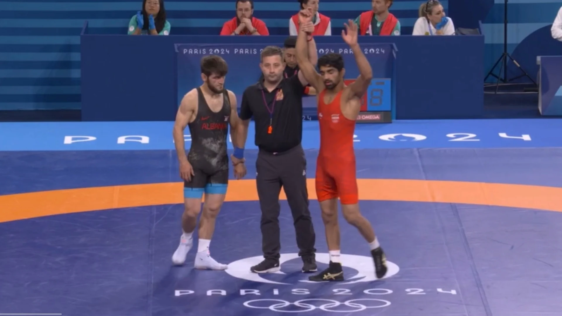 World champion Zelimkhan Abakarov lost the fight and dropped out of the fight for Olympic gold in freestyle wrestling